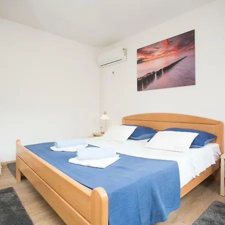 Maras Guest house